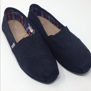 Toms Classic Black Slip-ons